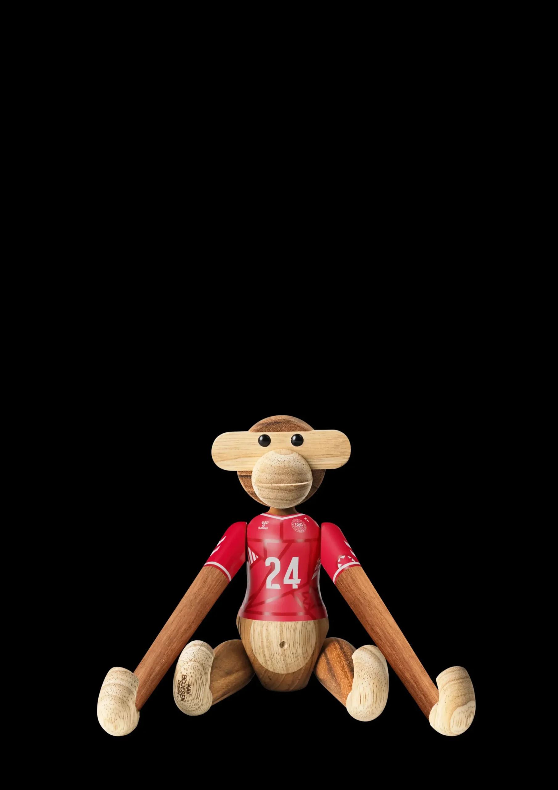 Kay Bojesen x DBU Abe Kvinde 2024 lille teak/limba | Køb her Online