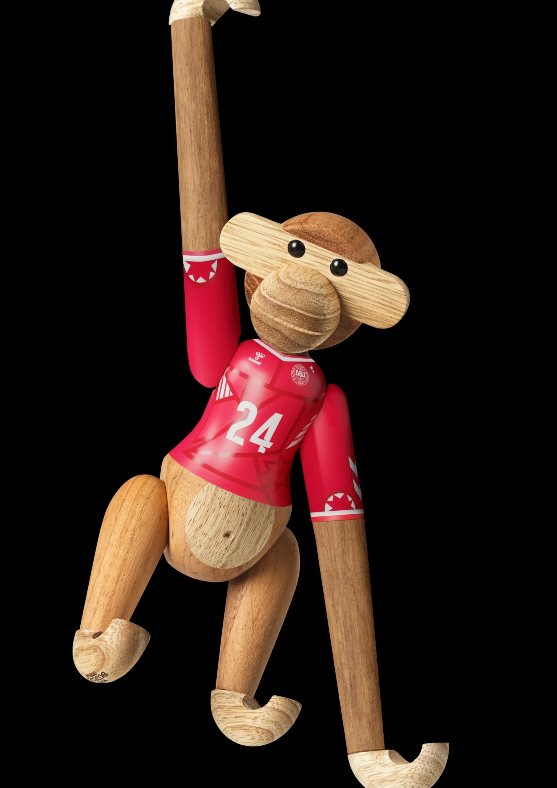 Kay Bojesen x DBU Abe Kvinde 2024 lille teak/limba | Køb her Online