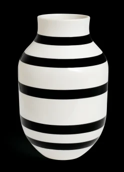 Kähler Vase H31 cm i sort fra serien Omaggio | Køb her New